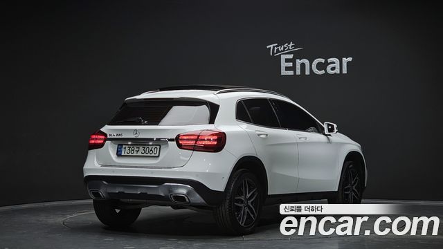 Mercedes-Benz GLA-Class 2019 — photo 2