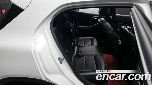 Mercedes-Benz GLA-Class 2019 — photo 11