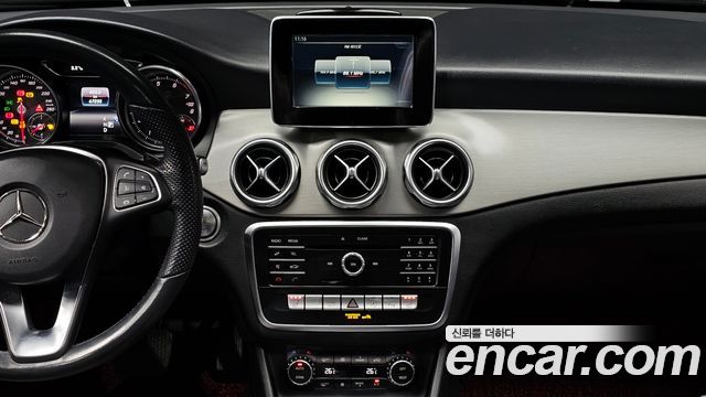 Mercedes-Benz GLA-Class 2019 — photo 14