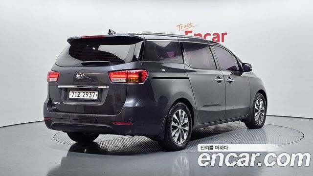 Kia Canival 2017 — photo 2