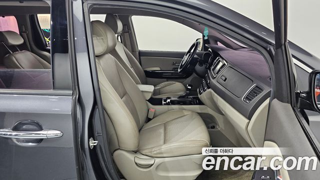 Kia Canival 2017 — photo 10