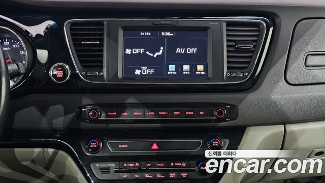 Kia Canival 2017 — photo 14