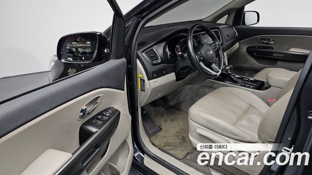 Kia Canival 2019 — photo 11