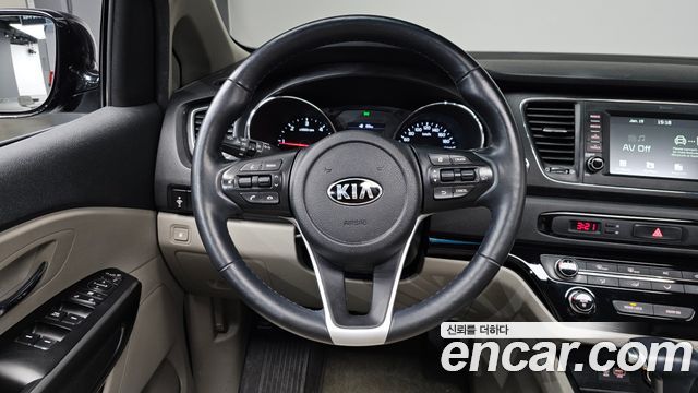Kia Canival 2019 — photo 13