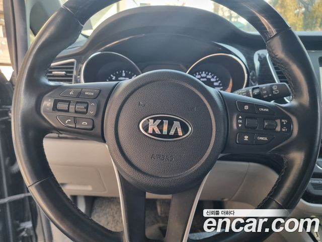 Kia Canival 2019 — photo 8