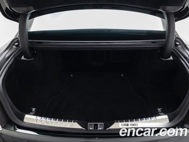 Bentley Flying Spur 2024 — photo 9