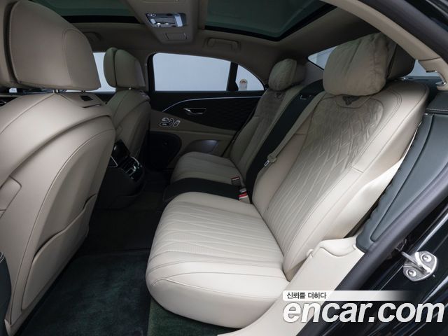 Bentley Flying Spur 2024 — photo 12