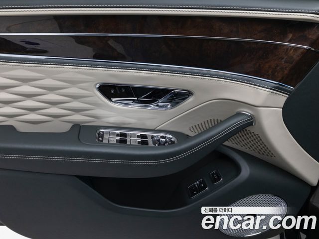 Bentley Flying Spur 2024 — photo 13