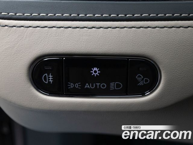 Bentley Flying Spur 2024 — photo 14