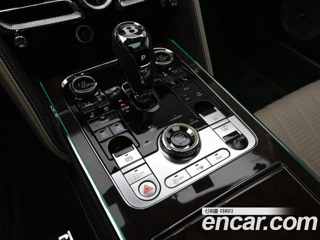 Bentley Flying Spur 2024 — photo 15