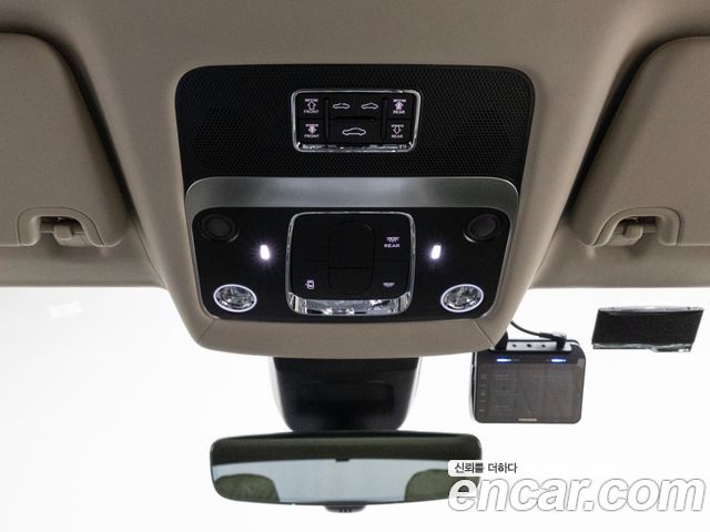 Bentley Flying Spur 2024 — photo 16