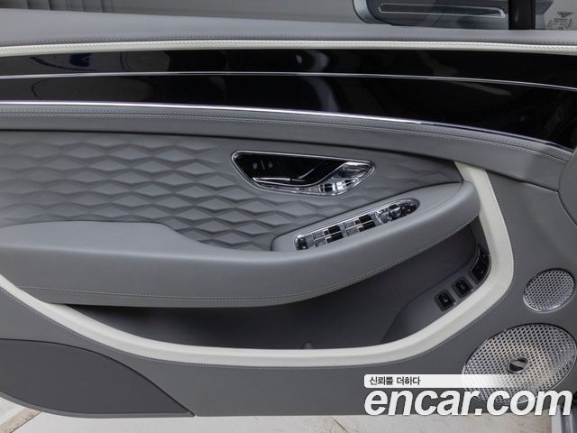 Bentley Continental 2025 — photo 13
