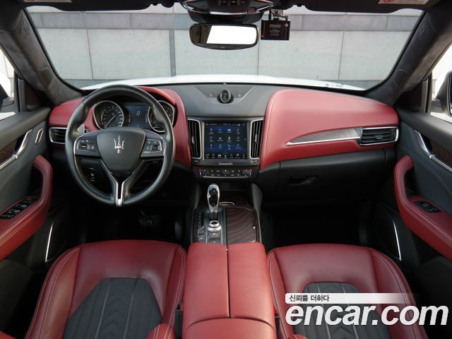 Maserati Levante 2018 — photo 9