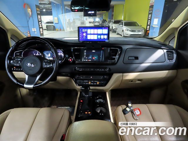 Kia Canival 2016 — photo 5
