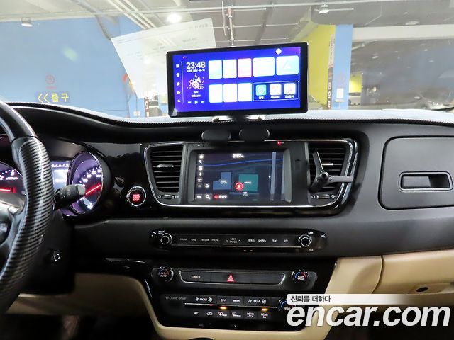 Kia Canival 2016 — photo 11