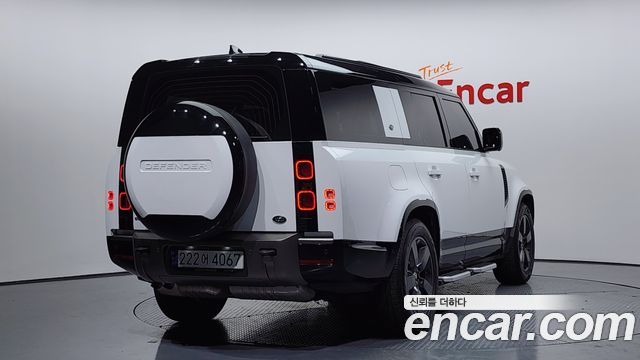 Land Rover Defender 2023 — photo 2