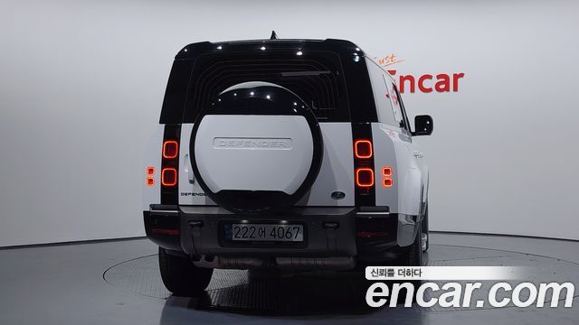 Land Rover Defender 2023 — photo 4