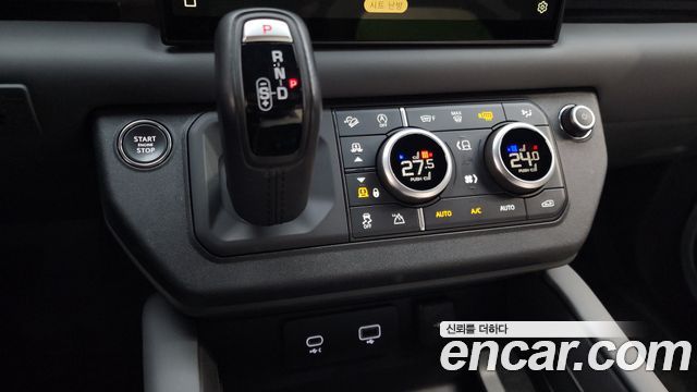 Land Rover Defender 2023 — photo 9
