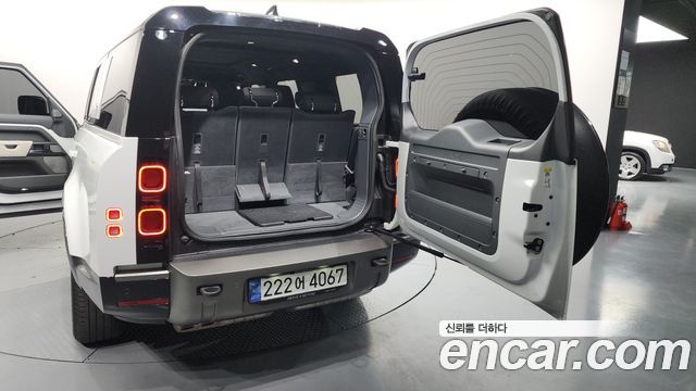 Land Rover Defender 2023 — photo 20