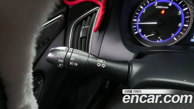 Infiniti Q50 2016 — photo 17