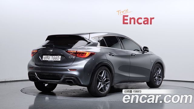 Infiniti Q30 2017 — photo 2