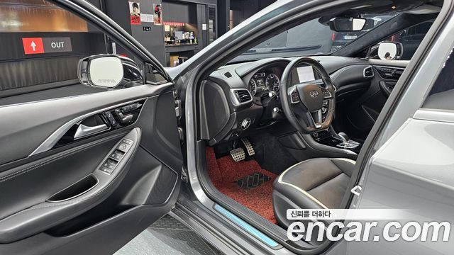 Infiniti Q30 2017 — photo 11