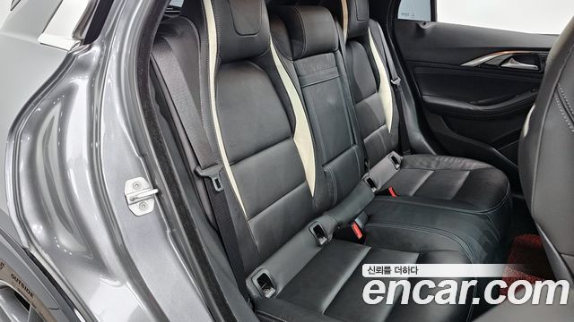 Infiniti Q30 2017 — photo 12