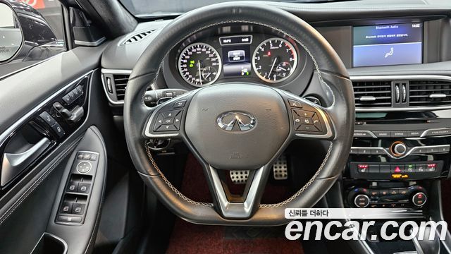 Infiniti Q30 2017 — photo 13