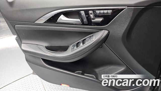 Infiniti Q30 2017 — photo 14