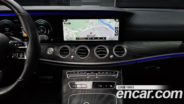 Mercedes-Benz E-Class 2021 — photo 15