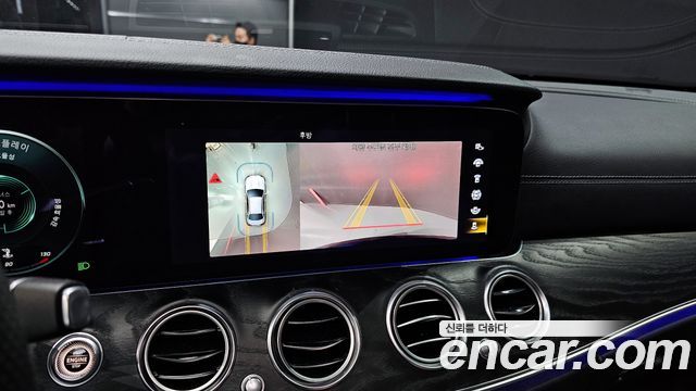 Mercedes-Benz E-Class 2021 — photo 16