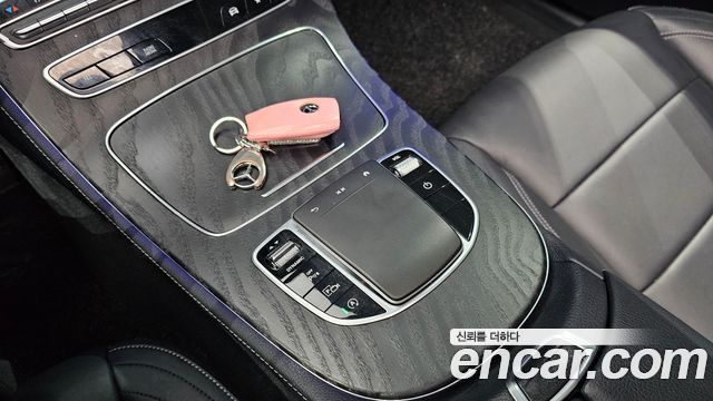 Mercedes-Benz E-Class 2021 — photo 17