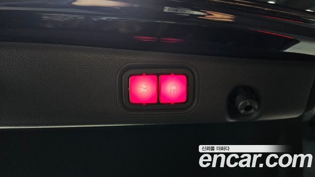 Mercedes-Benz E-Class 2021 — photo 18