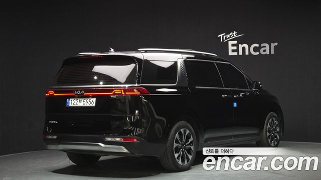 Kia Canival 2023 — photo 2