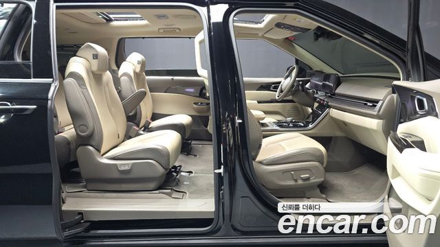 Kia Canival 2023 — photo 11