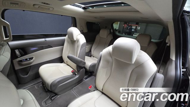 Kia Canival 2023 — photo 12