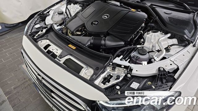 Mercedes-Benz E-Class 2026 — photo 6