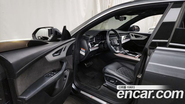 Audi Q8 2020 — photo 10