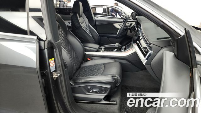 Audi Q8 2020 — photo 11