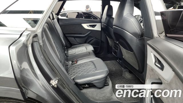 Audi Q8 2020 — photo 12