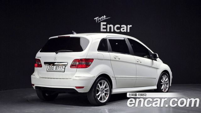 Mercedes-Benz B-Class 2010 — photo 2