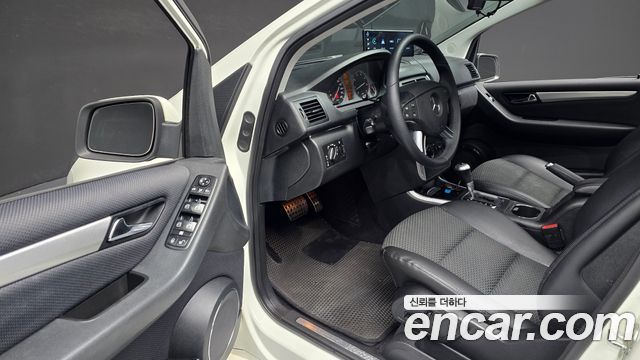 Mercedes-Benz B-Class 2010 — photo 11