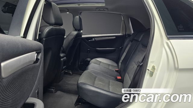 Mercedes-Benz B-Class 2010 — photo 12