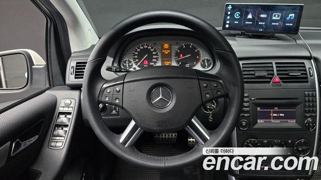Mercedes-Benz B-Class 2010 — photo 13