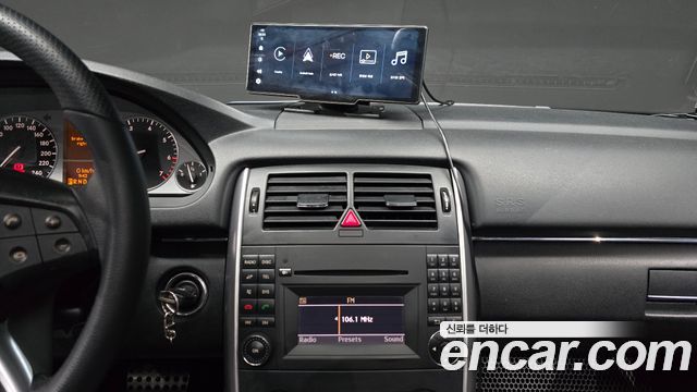 Mercedes-Benz B-Class 2010 — photo 15