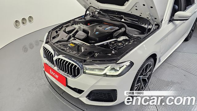 BMW 5-Series 2021 — photo 6
