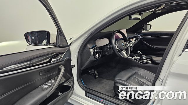 BMW 5-Series 2021 — photo 10