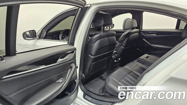 BMW 5-Series 2021 — photo 11