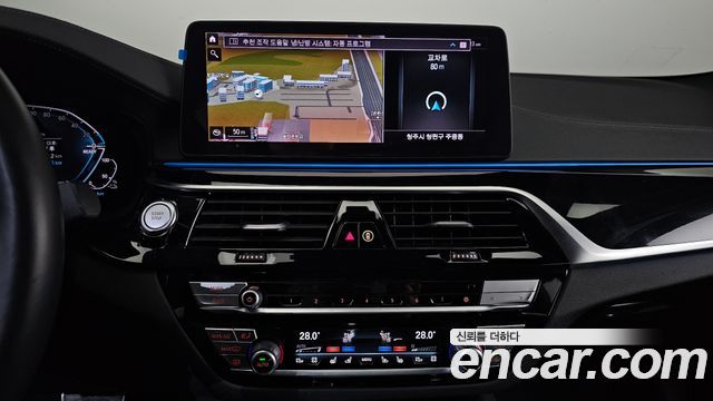 BMW 5-Series 2021 — photo 16