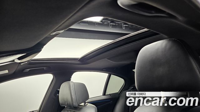 BMW 5-Series 2021 — photo 19